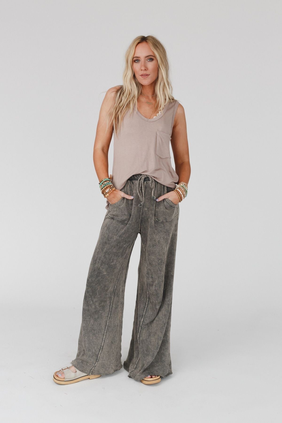 The Nest Shelli Scoop Neck Tank Top - Dark Mocha