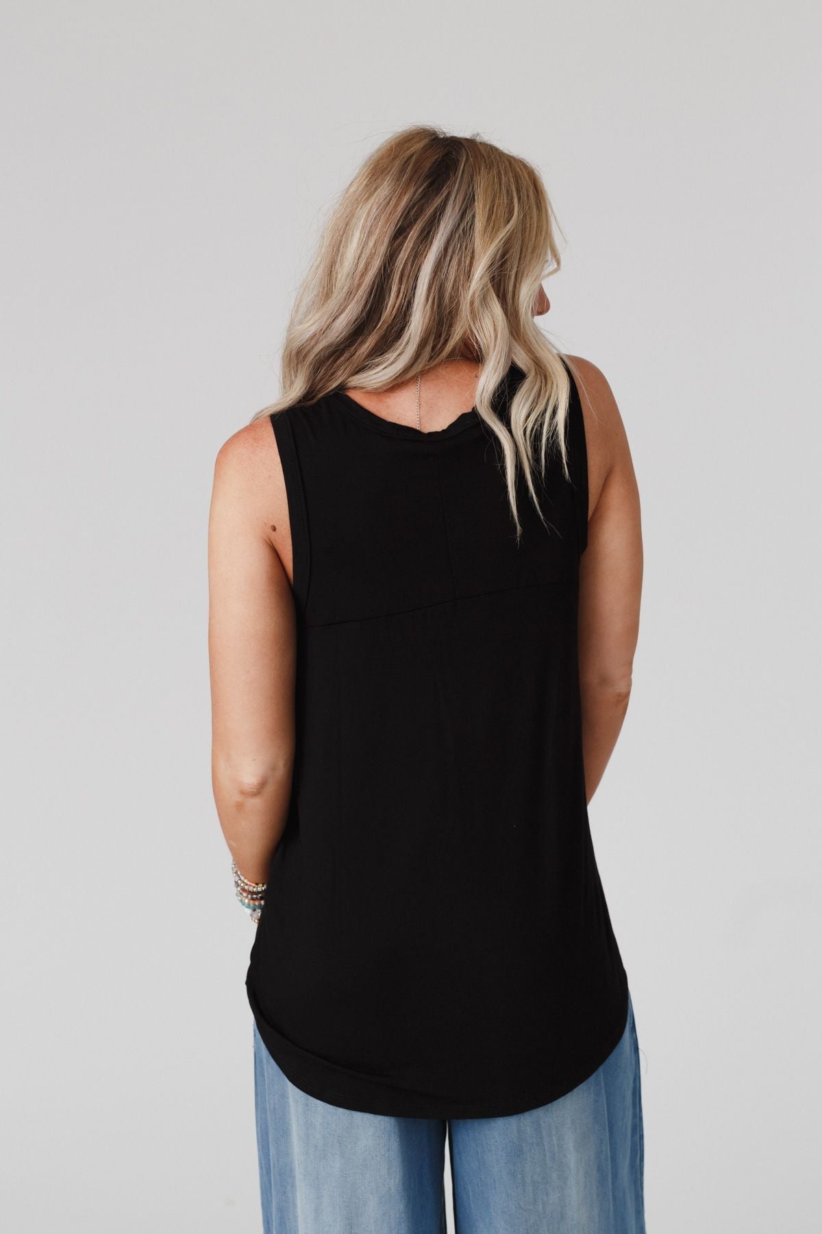 The Nest Shelli Scoop Neck Tank Top - Black