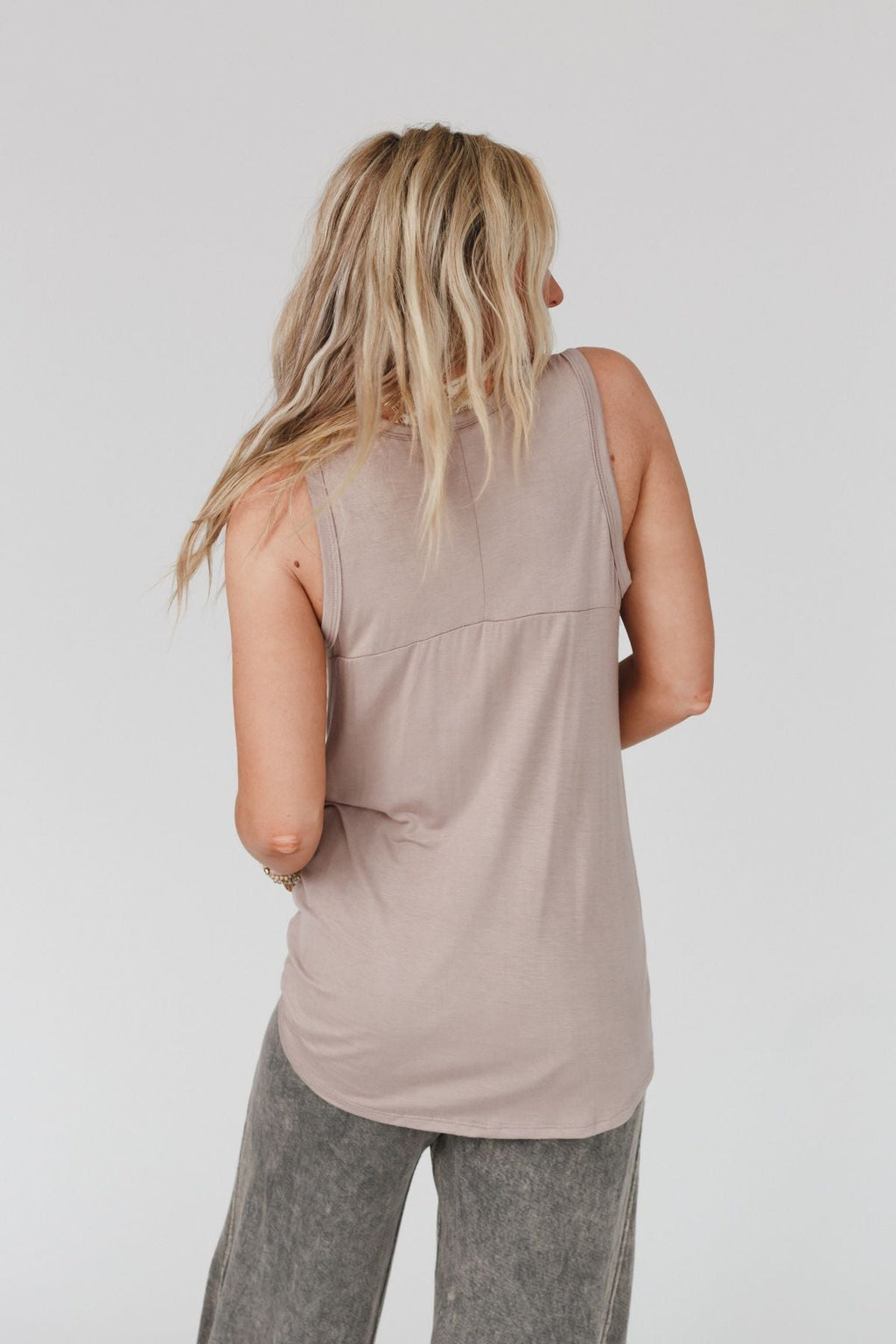 The Nest Shelli Scoop Neck Tank Top - Dark Mocha