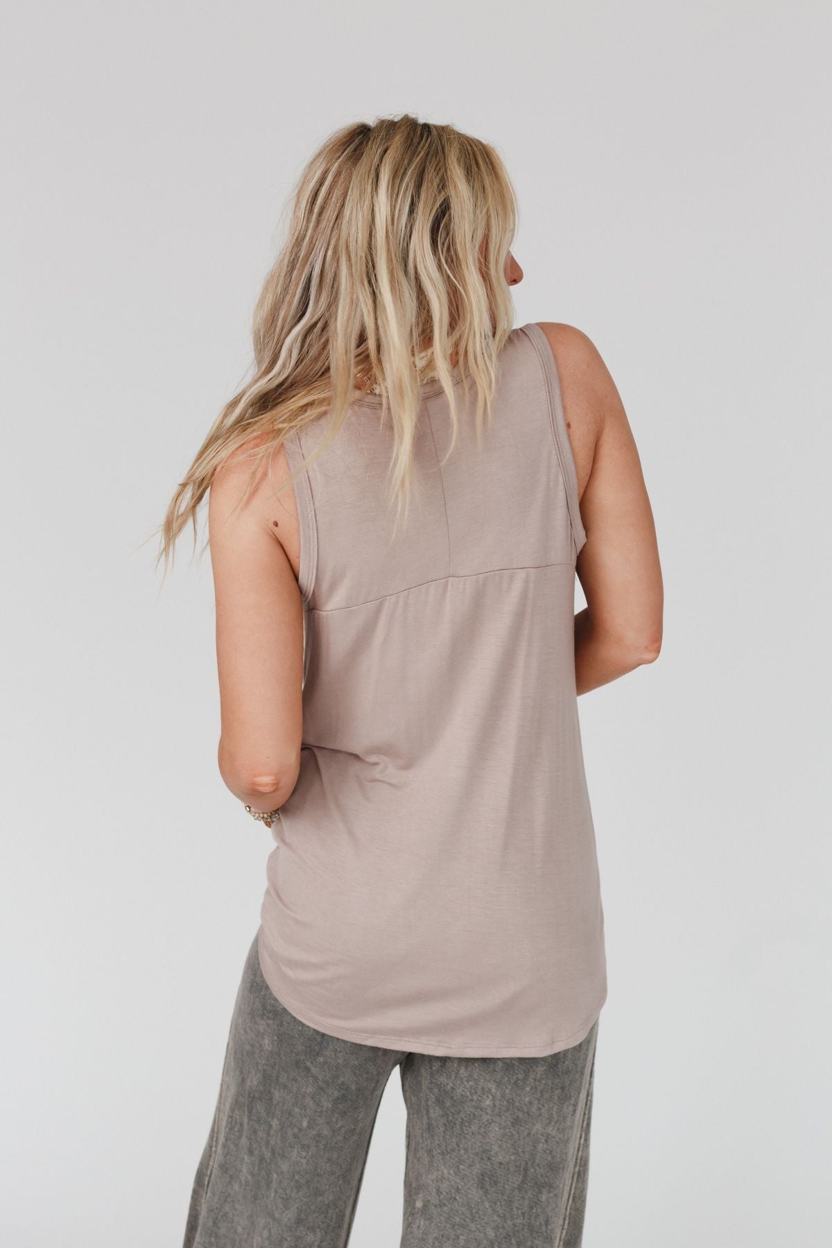 The Nest Shelli Scoop Neck Tank Top - Dark Mocha